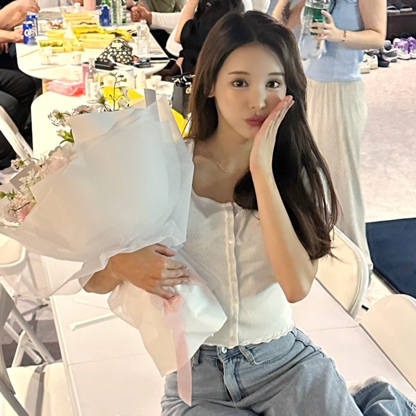 김지원+❥니카루피