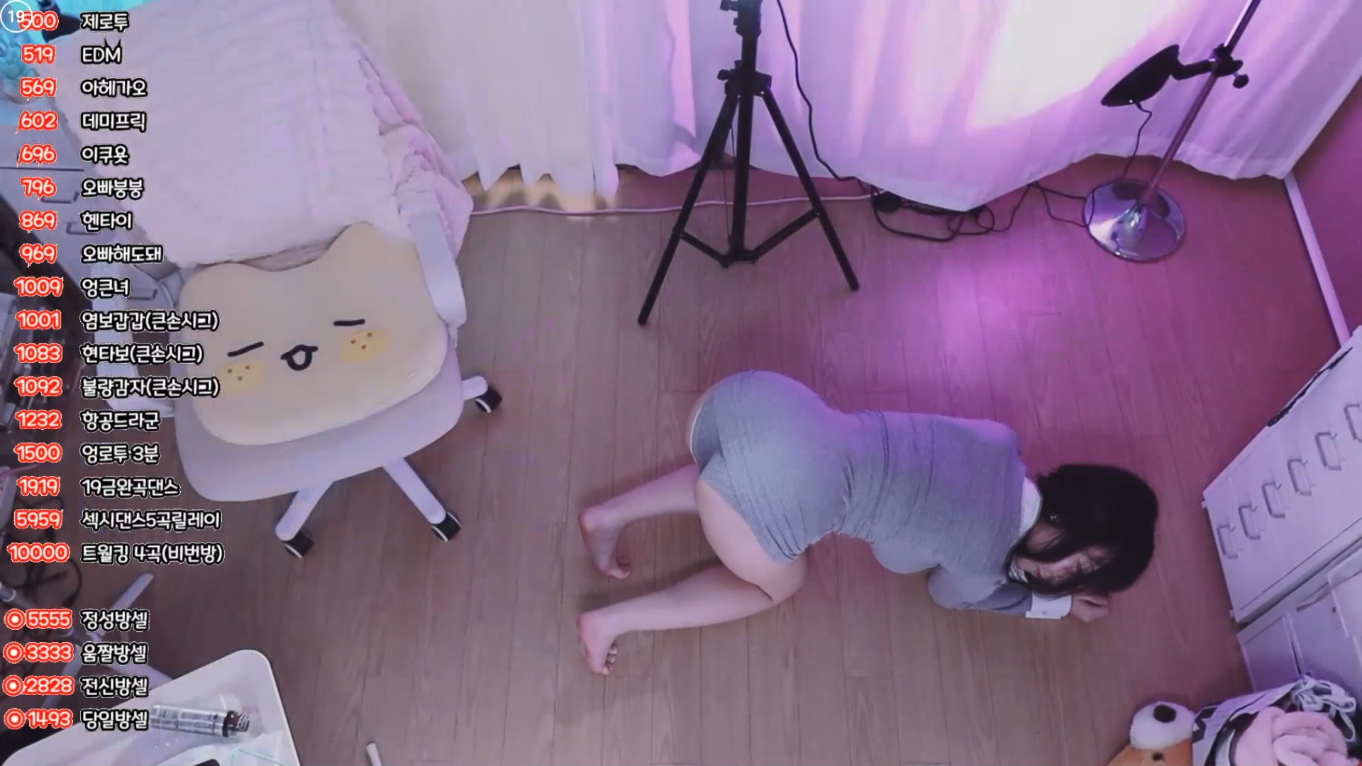 BJ이ㅅㅇ 풀어헤친 딱 붙는 원피스 리액션컷.jpg